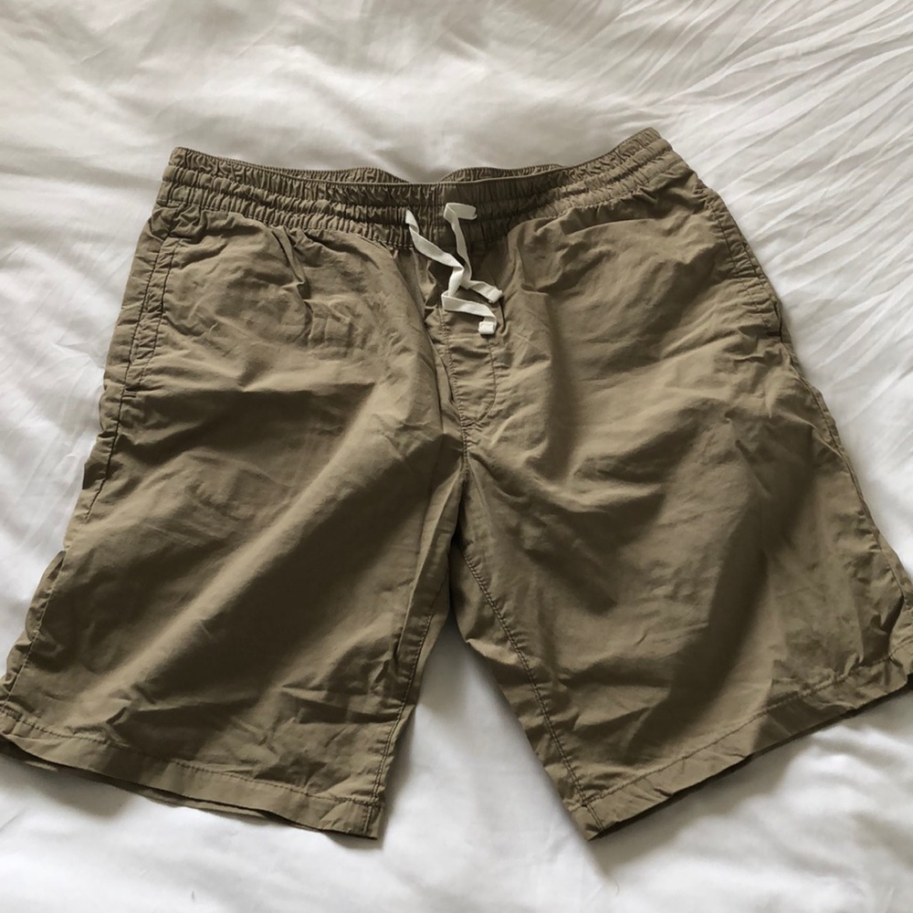H&M khaki shorts size Large